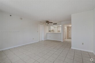 Building Photo - 540 Brickell Key Dr