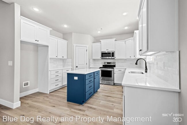 Building Photo - 3 br, 2 bath House - 298 N. Centennial Ave