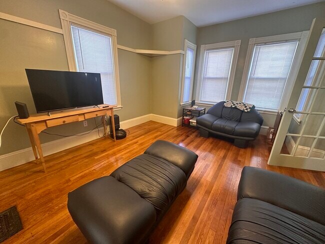 Building Photo - 374 Highland Ave