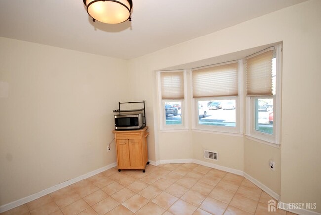 Building Photo - 7 Gardenia Ct