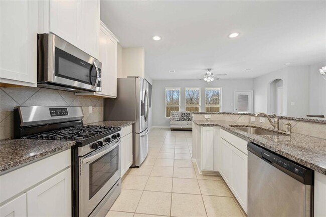 Building Photo - 7218 Victorville Dr