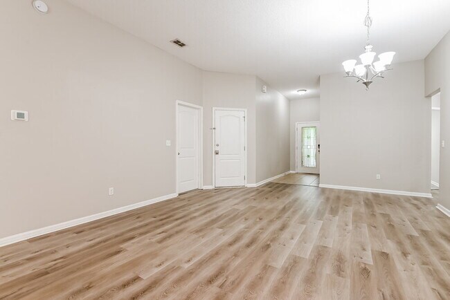 Building Photo - 369 Sunshine Dr