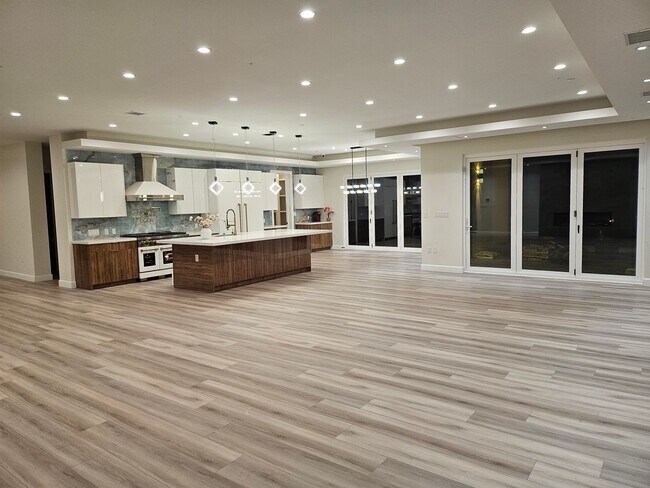 Building Photo - Exquisite 5-Bedroom Luxury Pool Home with ...