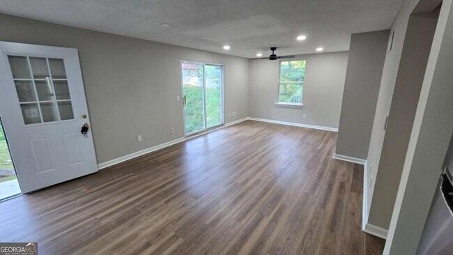 Foto del edificio - 3025 Mangum Dr