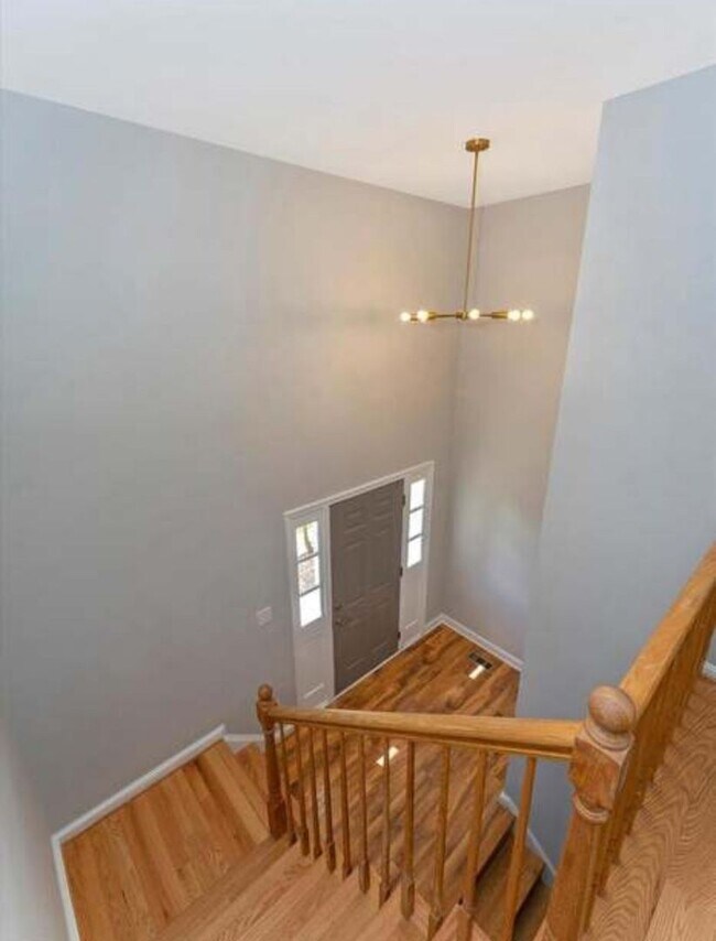 Foto del edificio - Sunny 4BR House in Tantallon Community, Ne...