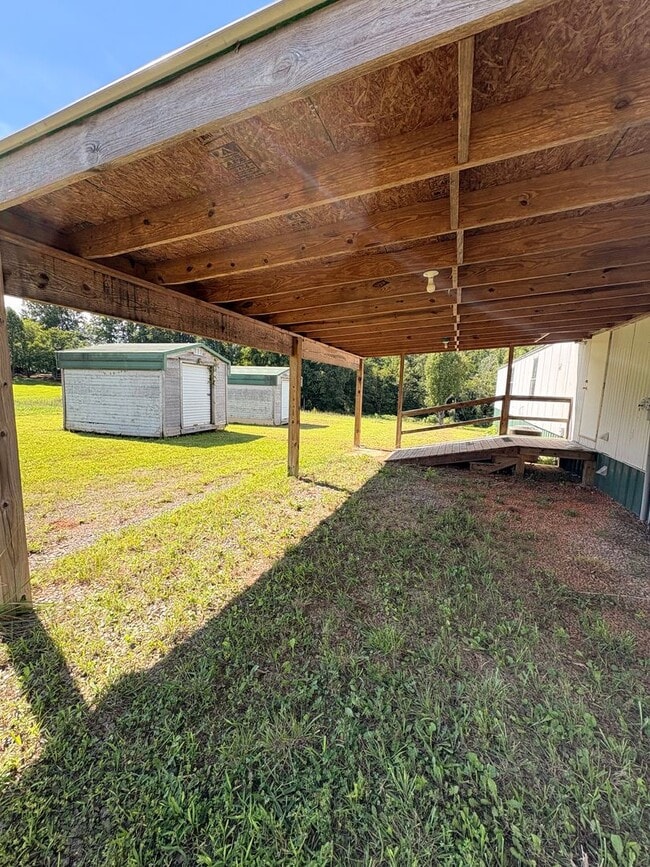 Building Photo - Peaceful Country Living – 3 Bed / 2 Bath H...