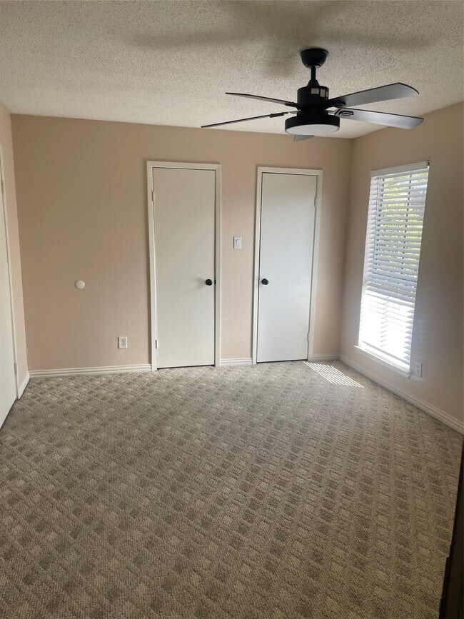 Foto del edificio - 17401 Red Oak Dr