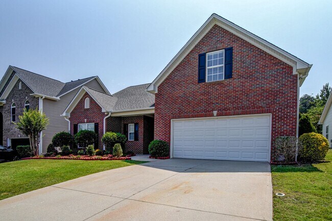Foto del edificio - 4 BR/2 BA, Two Car Garage, Charming Home i...