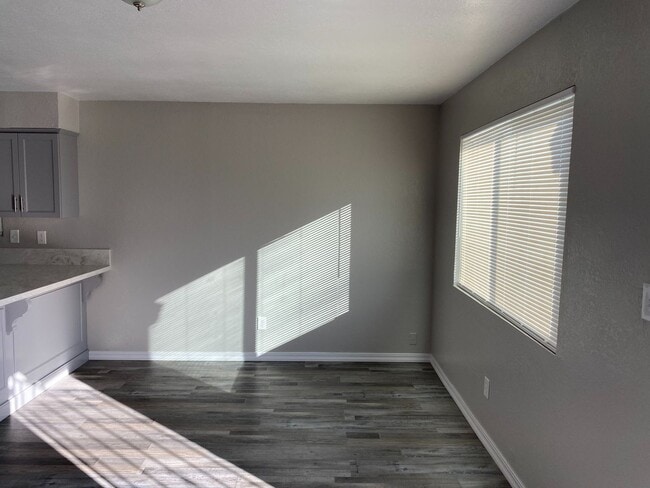 Building Photo - 1000 Oregon St