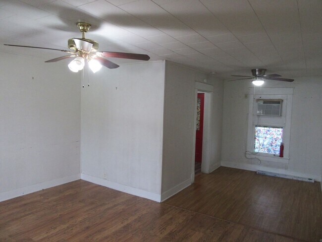 Building Photo - 708 S Hwy 22 A