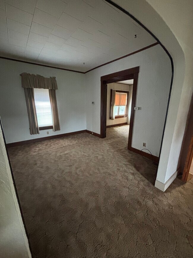 Sala de estar (vista desde el vestíbulo) - 590 S Henderson St