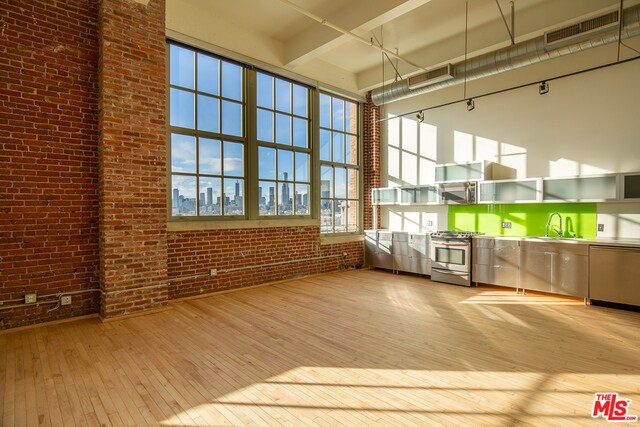 Building Photo - 1850 Industrial St
