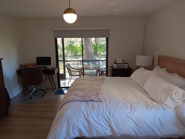 Foto del edificio - 13155 Chadwick Ct