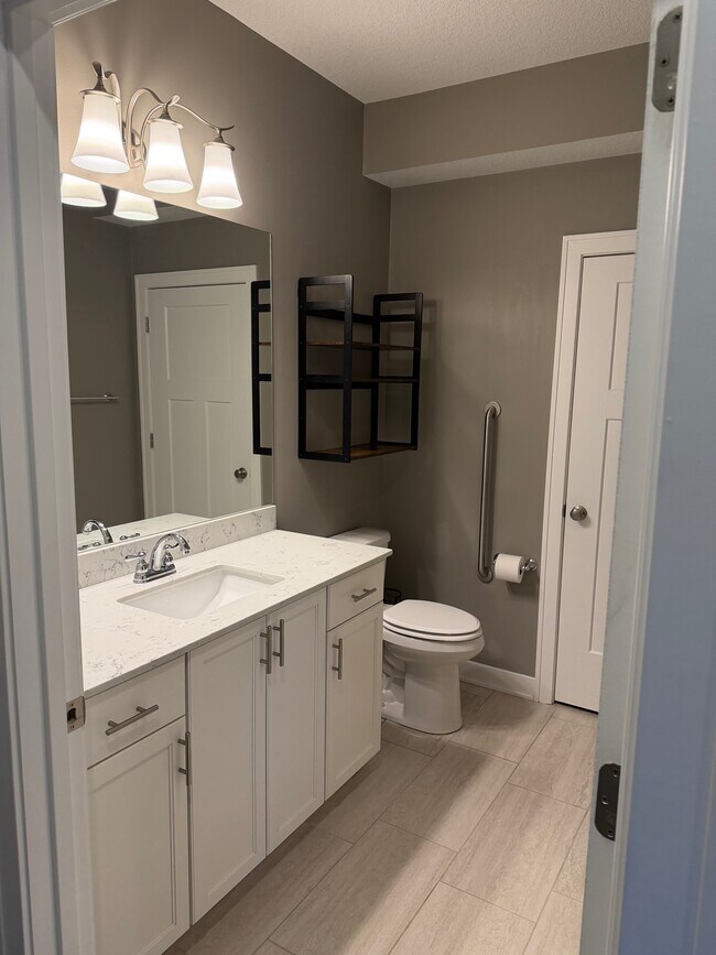 Foto del edificio - 502 E 3rd St