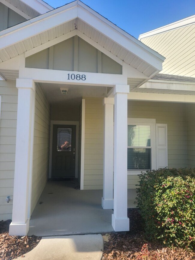Building Photo - Beautiful 2/2 Townhome with a Office/Flex ...