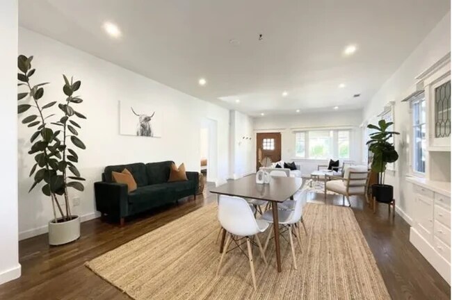 Foto del edificio - 3218 W 27th St