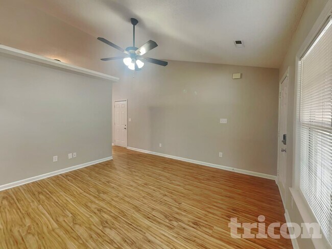 Foto del edificio - 332 Glenridge Ct