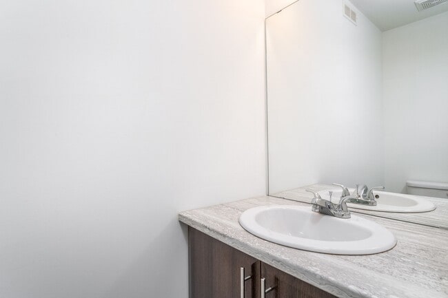 Building Photo - 518 Boul du Plateau