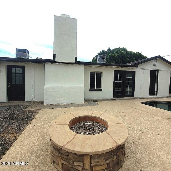 Foto del edificio - 6702 E Culver St