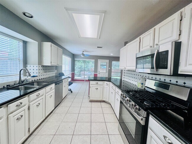 Foto del edificio - 506 Birch Hill Dr
