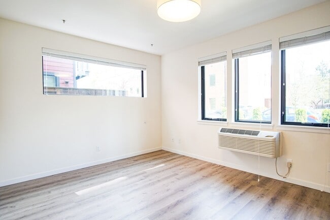 Building Photo - John's Landing-Modern & Spacious 1 Bdr w/Condo-Grade Finishes Ready Soon!!