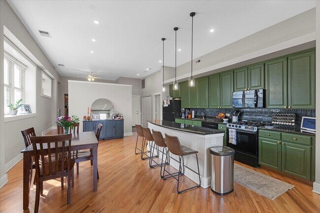 Foto del edificio - 2533 N Ashland Ave