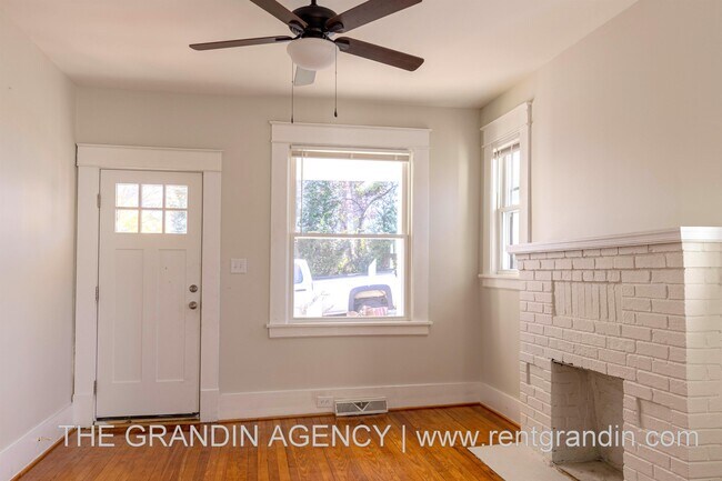 Foto del edificio - 4705 Surrey Ave NW
