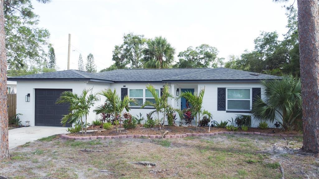Foto principal - 3054 Adrian Ave