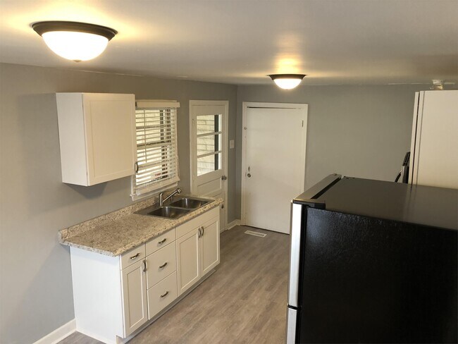 Foto del edificio - 736 Hillcrest Ave