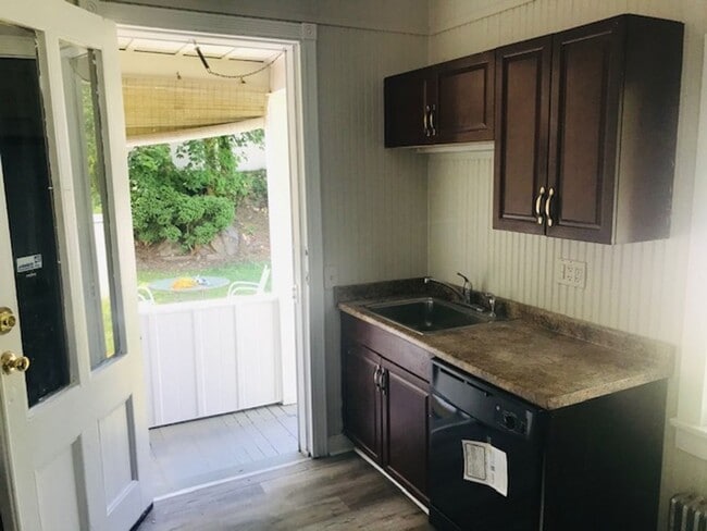 Foto del edificio - Updated 3 Bedroom 2 Bath Single Family