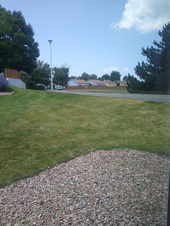 Foto del edificio - 2 Bedroom 1 Bath Town Home-New Paint, New ...