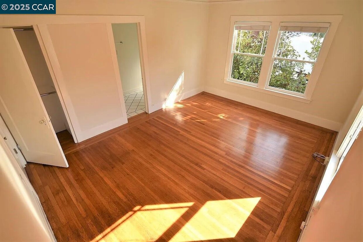 Primary Photo - 3040 Telegraph Ave