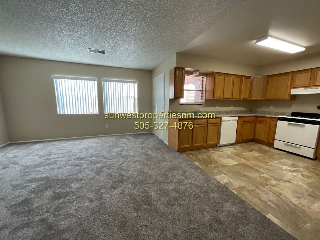 Primary Photo - 2203 N Tucker Ave