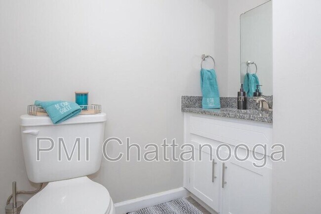 Foto del edificio - 223 Cloud Springs Rd