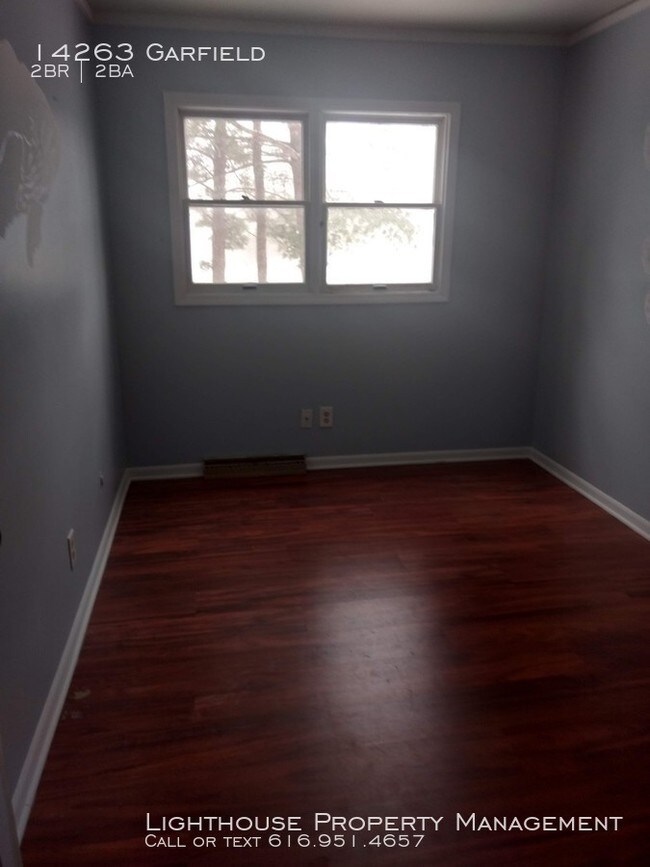 Building Photo - Two Bedroom Duplex in Spring Lake