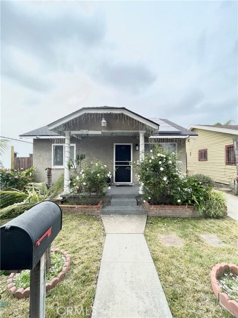Building Photo - 1158 E 77th Pl