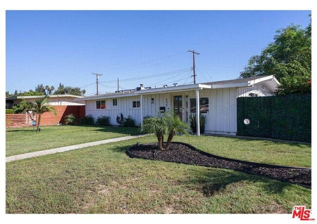 Building Photo - 848 W Irving Pl