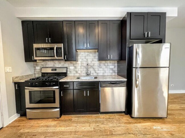 Building Photo - 2 bedroom in CHICAGO IL 60625