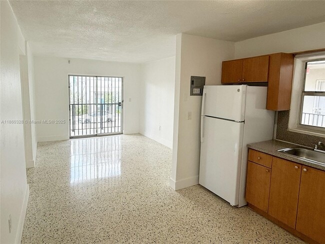 Foto del edificio - 635 SW 7th Ct