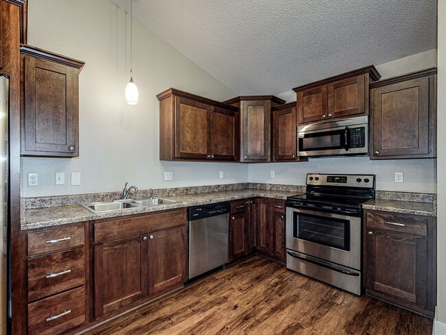 Foto del edificio - 411 Sunflower Dr