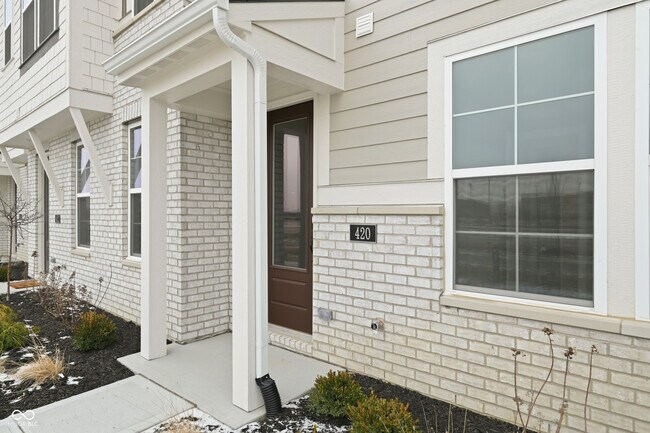 Building Photo - 420 Elite St