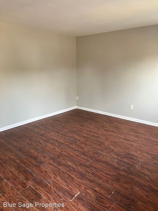 Building Photo - 3 br, 1.5 bath House - 213 E 24th St