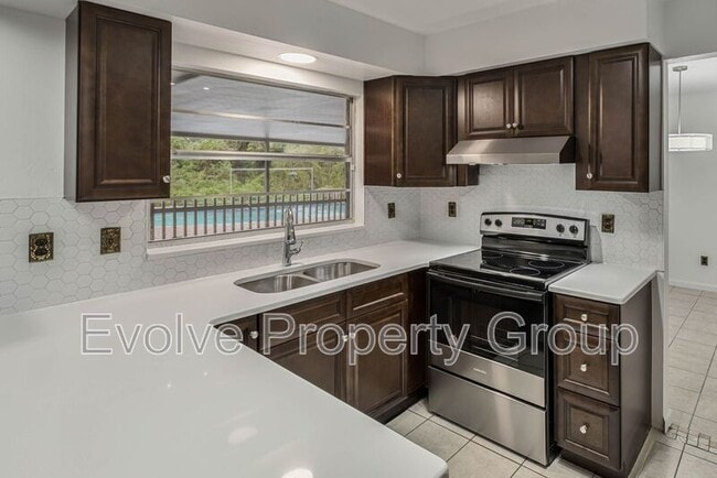 Foto del edificio - 724 Forest Glen Ct