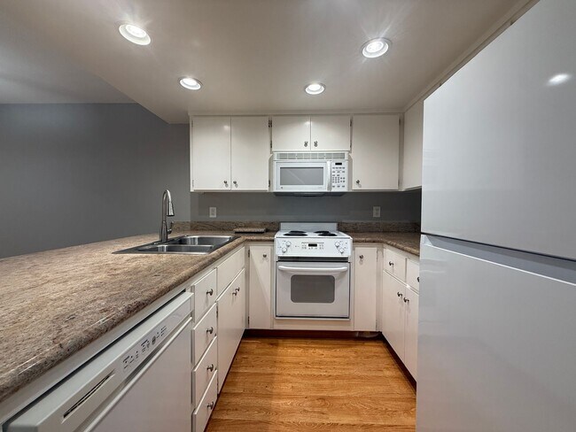 Foto del edificio - Bright 2 Bed 2 Bath Townhouse in Campbell!