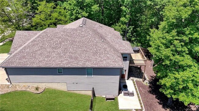 Foto del edificio - 911 Cheatham Ct