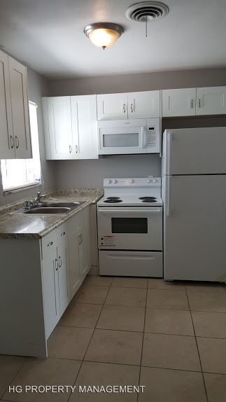 Building Photo - 905 S G St