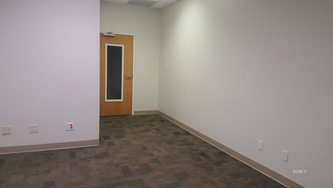 Foto del edificio - Lease This building.