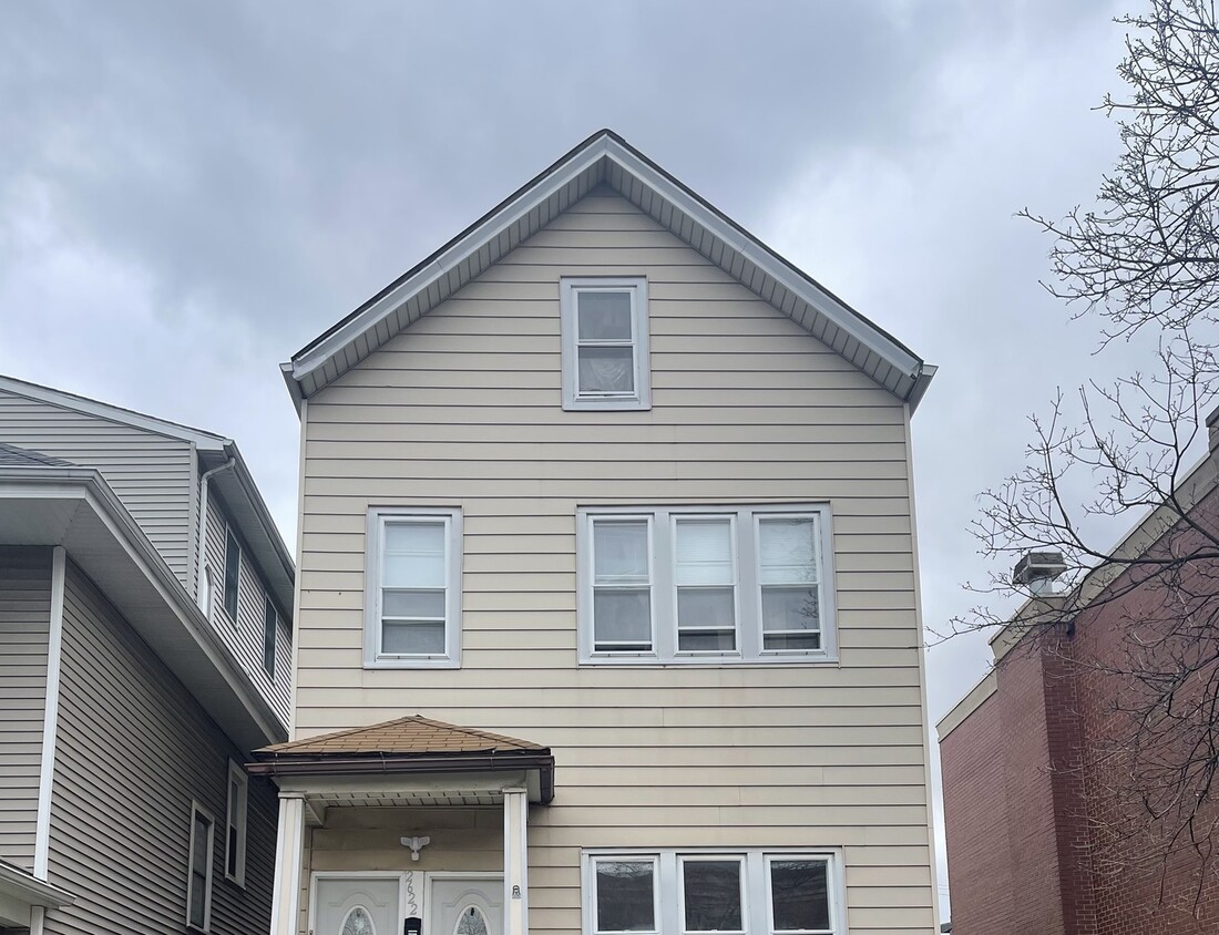 Primary Photo - 2622 N Greenview Ave