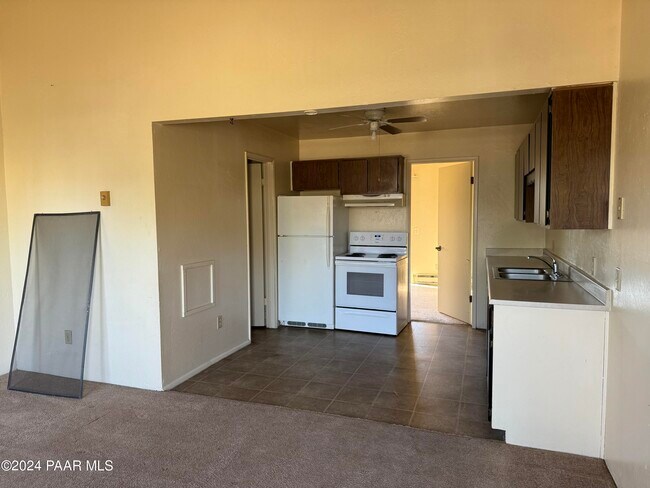 Foto del edificio - 6330 E Copper Hill Dr