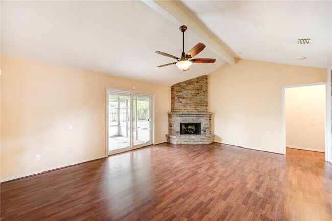 Foto del edificio - 5711 Weeping Willow Rd